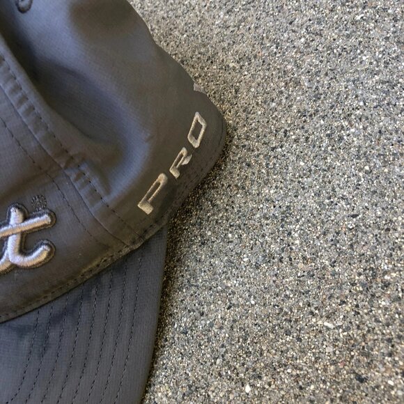TITLEIST Pro V1 Golf Hat Men's Grey Moisture Wicking Adjustable Cap Lightweight - Picture 2 of 9